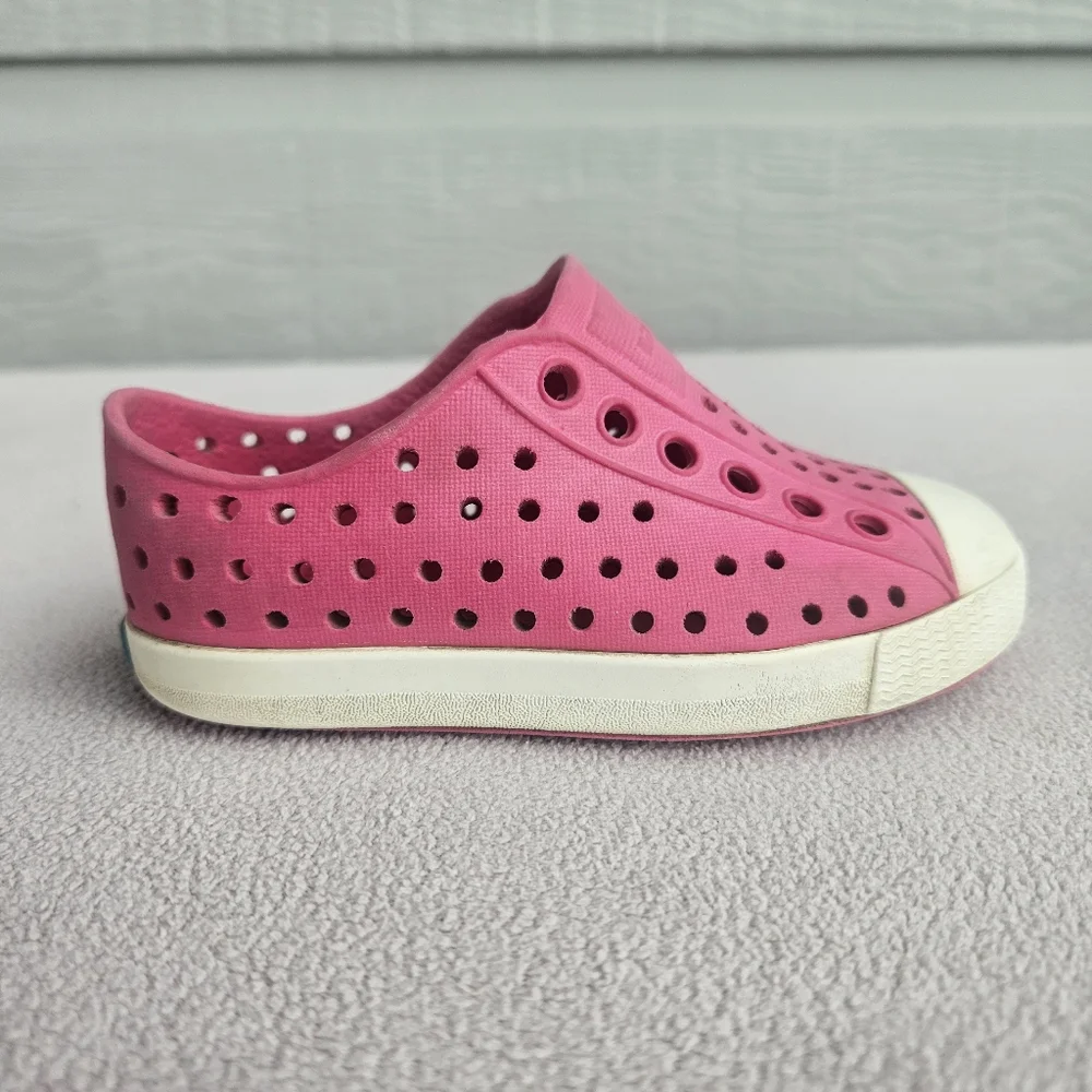 Native Jefferson Pink White Girl SZ C6 Slip-On Water Shoes